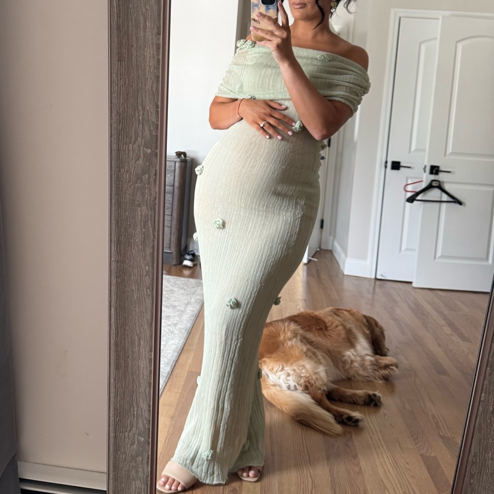 Elegant Cream Off-Shoulder Maternity Dress - Picture 4 of 4